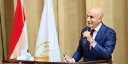 عبداللطيف:
      تطوير
      94
      منهجًا
      لجميع
      المراحل
      وتدشين
      برنامج
      تأهيل
      للمعلمين - بلس 48