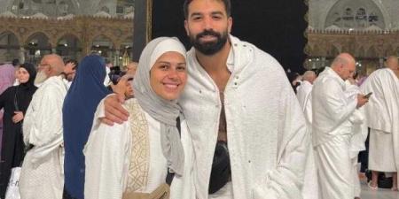 حازم
      إيهاب
      يشارك
      صورة
      مع
      زوجته
      أثناء
      العمرة - بلس 48