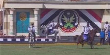 عروض
      الخيالة
      تتألق
      فى
      حفل
      تخرج
      دفعة
      جديدة
      من
      طلاب
      أكاديمية
      الشرطة - بلس 48