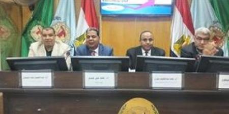 كلية
      الزراعة
      بسوهاج
      تفتتح
      فعاليات
      الدورة
      التدريبية
      ال15
      للمشتغلين
      فى
      الاتجار
      بالمبيدات - بلس 48