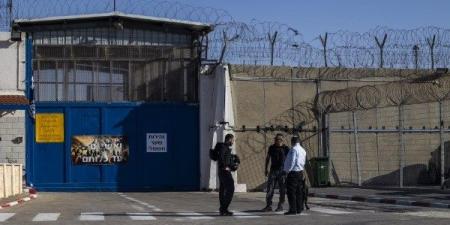 إعلام إسرائيلي: مصلحة السجون الإسرائيلية تعلن الانتهاء من تجهيز الأسرى الفلسطينيين المقرر الإفراج عنهم - بلس 48