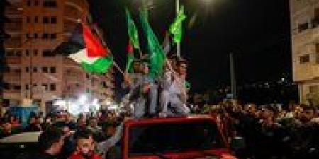 نقل
      154
      أسيرا
      فلسطينيا
      محررا
      إلى
      مصر
      ضمن
      صفقة
      تبادل
      الأسرى
      بين
      إسرائيل
      وحماس - بلس 48