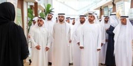 الدكتور
      عمر
      الدرعي
      يفتتح
      معرض
      «شماريخ
      التمور» - بلس 48