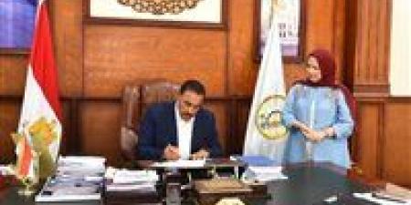 محافظ
      مطروح
      يوافق
      على
      فتح
      تخصصات
      جديدة
      بمدارس
      التعليم
      الفني - بلس 48