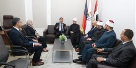 وزير
      الأوقاف
      :
      بناء
      الإنسان
      لا
      يكتمل
      إلا
      بالعلم
      والمهارة
      والوجدان - بلس 48