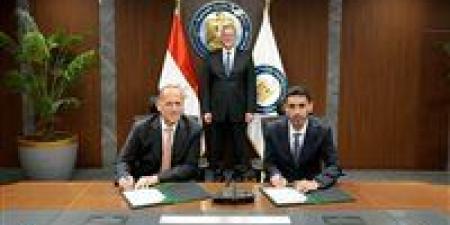 وزير
      البترول
      يشهد
      توقيع
      عقد
      أعمال
      الحفر
      بين
      بي
      بي
      وفالاريس
      لخمس
      آبار
      جديدة
      للغاز
      بالبحر
      المتوسط - بلس 48