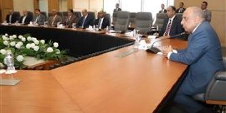 وزير
      الكهرباء
      يشدد
      على
      تأمين
      المنشآت
      والمعلومات
      والأفراد
      لحماية
      المرافق
      الحيوية - بلس 48