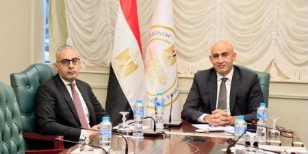 وزير
      التربية
      والتعليم
      يكشف
      عن
      خطة
      الانضباط
      الشامل
      وتطوير
      المدارس
      2025 - بلس 48