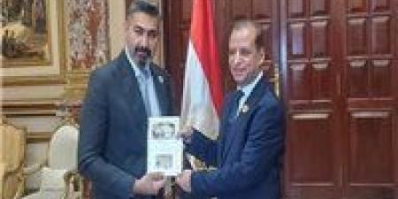 ياسر
      جلال
      يتسلم
      كارنية
      عضوية
      مجلس
      الشيوخ - بلس 48