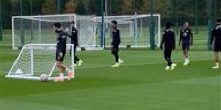 عمر
      مرموش
      يشارك
      في
      تدريبات
      مانشستر
      سيتي
      بعد
      تعافيه
      من
      الإصابة - بلس 48