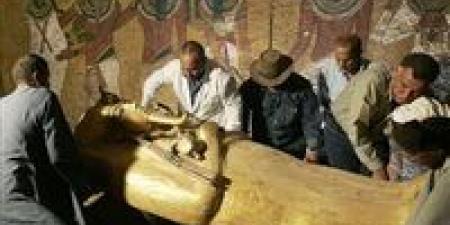 تمهيدًا
      لنقله..
      "السياحة"
      تعلن
      غلق
      قاعة
      القناع
      الذهبي
      لـ"توت
      عنخ
      آمون" - بلس 48