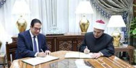 شيخ
      الأزهر
      يشهدُ
      توقيع
      بروتوكول
      تفاهم
      لتعزيز
      التَّعاون
      بين
      جامعتي
      الأزهر
      والقاهرة - بلس 48