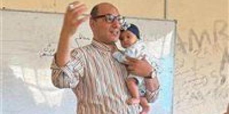 عميد
      «تجارة
      كفرالشيخ»
      يحمل
      طفلة
      طالبة
      ماجستير
      بكت
      خلال
      المحاضرة - بلس 48