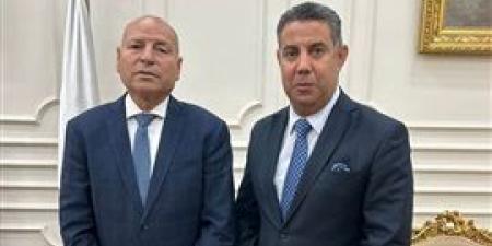 فوزي:
      سعيد
      بثقة
      الوزير
      ودعم
      المحافظ..
      وسنبذل
      أقصي
      جهد - بلس 48
