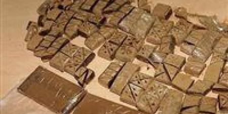 ضبط
      تشكيل
      خطير
      بحوزته
      440
      قطعة
      حشيش
      وسلاح
      آلي
      داخل
      سيارتين
      فاخرتين
      بالقصاصين - بلس 48