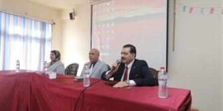 «بيطري
      جامعة
      كفر
      الشيخ»
      تنظم
      ندوة
      حول
      فيروسات
      الجدري
      وأمراضها
      في
      الحيوانات
      والطيور - بلس 48