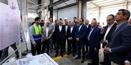 رئيس
      الوزراء
      يفتتح
      مصنع
      أدو
      مينا
      لصناعة
      مواد
      البناء
      بمنطقة
      السخنة
      الصناعية - بلس 48