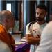 سر زيارة محمد صلاح وزملائه بـ ليفربول لمعبد إيكوين باليابان - بلس 48