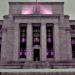 هل يبقي البنك الفيدرالي على سعر الفائدة للمرة الخامسة في 2025؟.. خبير يجيب - بلس 48