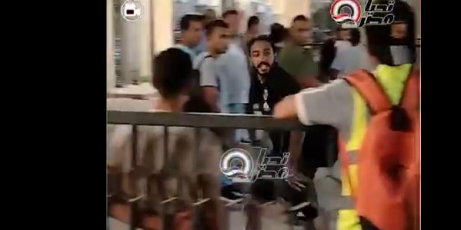 محمود كهربا يرفض التصوير مع جماهير الأهلي بعد مباراة جورماهيا في دوري أبطال أفريقيا| فيديو - بلس 48