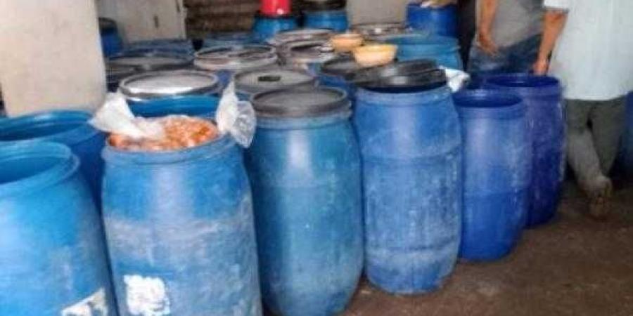 ضبط 7 طن و 500 كيلو مواد غذائية مجهولة المصدر خلال حملات تفتيشية بنطاق مركز منيا القمح