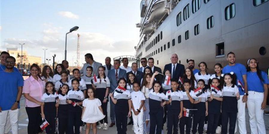 محافظ بورسعيد يستقبل السفينة الهولندية NIEUW STATENDAM بميناء غرب بورسعيد - بلس 48