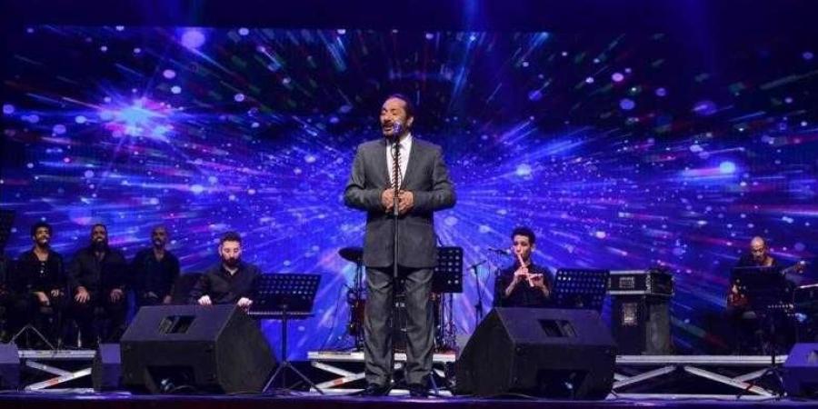 على الحجار يتألق في ”مصر إيد واحدة” على مسرح البالون وسط حضور جماهيري كبير