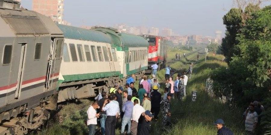 عودة حركة القطارات بعد رفع آثار حادث قطار المنيا - بلس 48