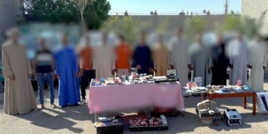 جمعوا 20 مليون جنيه.. ضبط 25 متهما كونوا أخطر شبكة مراهنات فى الصعيد - بلس 48