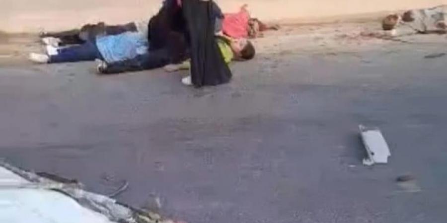 8 وفيات و25 مصابًا.. أول صورة من حادث انقلاب أتوبيس على طريق الجلالة بالسويس - بلس 48