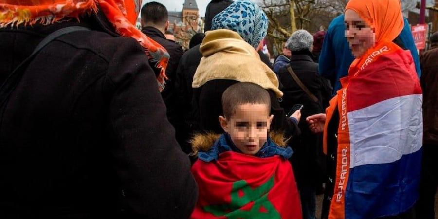 "كتاب أبيض" لمغاربة العالم يطالب بحماية الهوية والدعم في مناطق الحروب - بلس 48