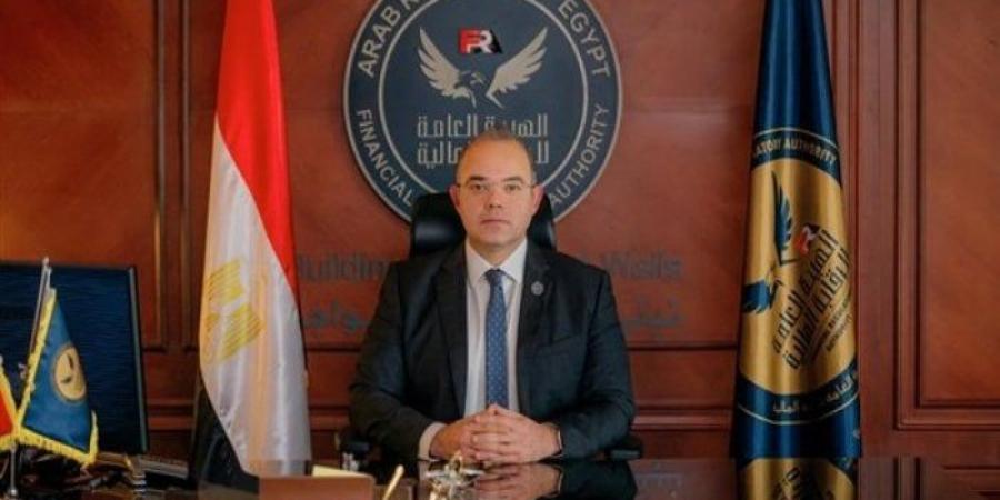 رئيس الرقابة المالية يوجّه بصرف 100 ألف جنيه لأسرة كل متوفى بحادث المنوفية - بلس 48