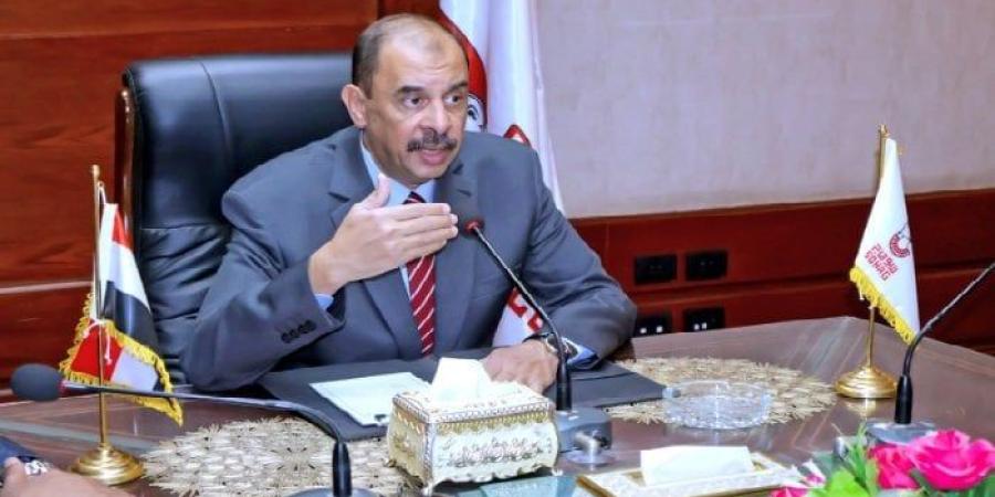 محافظ سوهاج يتابع تطبيق الإجراءات الرقابية وانتظام سير امتحانات الثانوية العامة - بلس 48