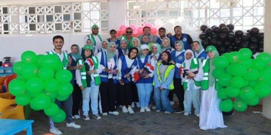 احتفالًا بذكرى 30 يونيو.. متطوعون يرسمون البهجة على وجوه الأطفال بالإسكندرية - بلس 48