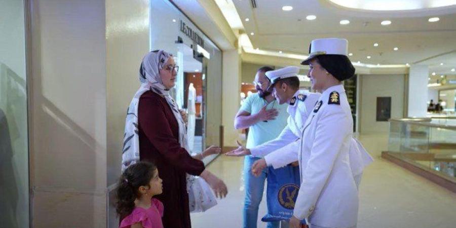 وزارة الداخلية المصرية تشارك المواطنين في احتفالات ذكرى ثورة 30 يونيو - بلس 48