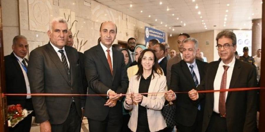 محافظ البحيرة ورئيس جامعة دمنهور يفتتحان الملتقى التوظيفي الثاني لكلية الطب البيطري - بلس 48