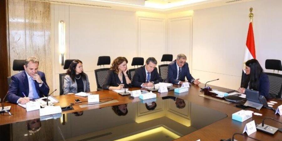 لمشاط تلتقي مع مسئولي البنك الأوروبي لإعادة الإعمار والتنمية - بلس 48