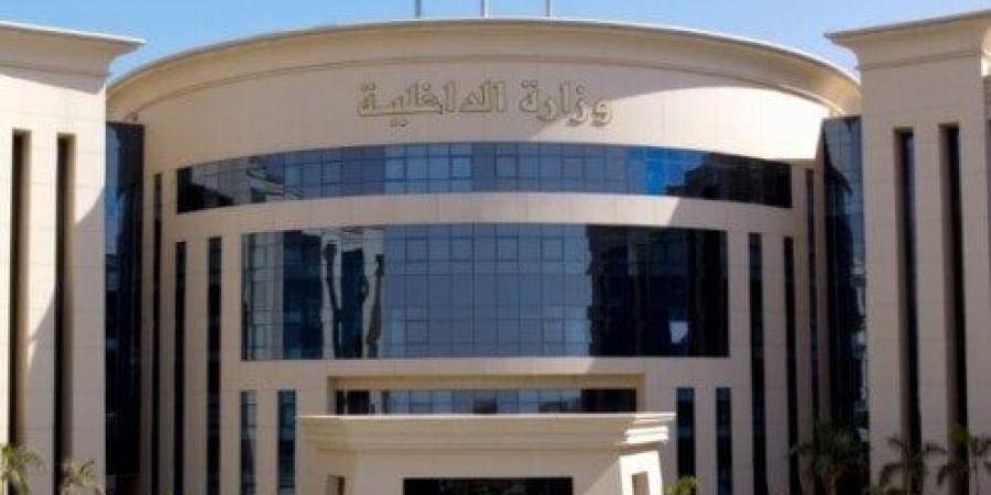 الداخلية تضبط شخصين بميناء القاهرة الجوي حاولا تهريب عملات أجنبية - بلس 48