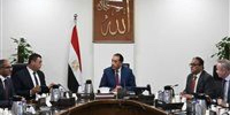 رئيس الوزراء يتابع إجراءات تنفيذ الخطة الاستراتيجية لتحلية مياه البحر - بلس 48