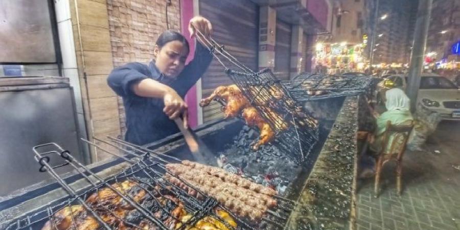 بنت أبوها.. بسنت تكتب قصة كفاحها على الفحم من داخل محل مشويات بالإسكندرية - بلس 48