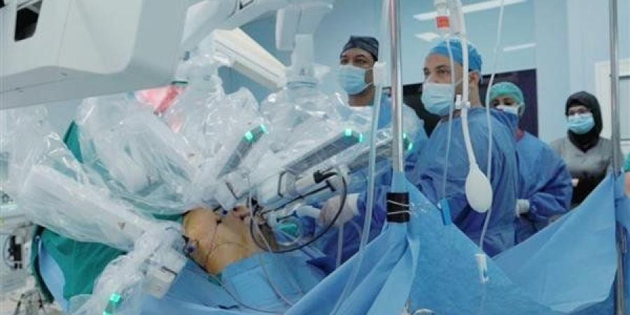 الكويت تسجل نجاحاً جديداً: استئصال جذري للبروستاتا عبر الروبوت في عملية ناجحة عن بعد - بلس 48