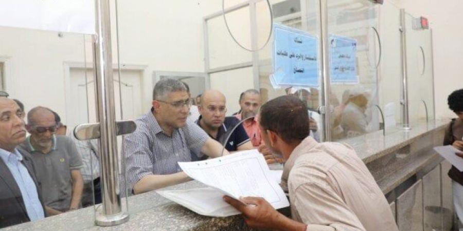 محافظ الجيزة يستمع لشكاوى الأهالي خلال تفقده المركز التكنولوجي بمدينة الصف - بلس 48
