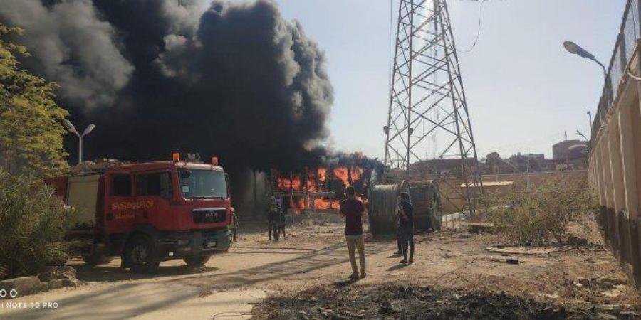 وزارة الكهرباء: إخماد حريق فى منطقة الهيش بالقرب من محطة كهرباء أسوان - بلس 48