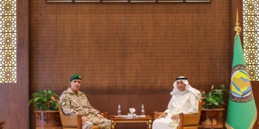 أمين مجلس التعاون يبحث مع قائد القيادة العسكرية الموحدة الجديد التكامل العسكري الخليجي - بلس 48