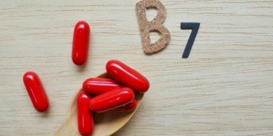 تساقط وجفاف وتجاعيد.. مخاطر نقص فيتامين ب 7 على الشعر والبشرة - بلس 48