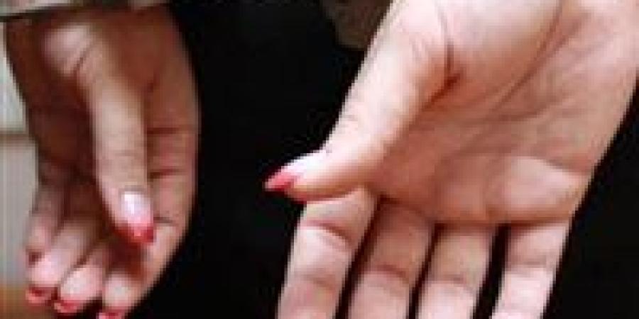 القبض على ربة منزل قتلت طفلة خنقًا لسرقتها في فرشوط بقنا - بلس 48
