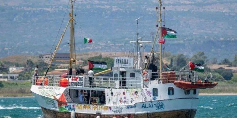 ناشطو سفينة "حنظلة" يهددون بالإضراب عن الطعام في حال اعتقلهم الاحتلال الإسرائيلي - بلس 48