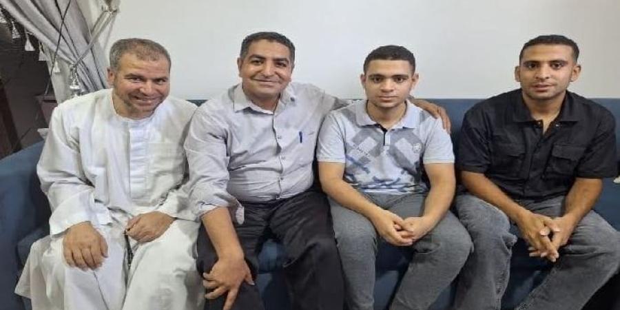 حلمي كلية الطب.. «محمد عطية» ابن الشرقية الثالث على الثانوية الأزهرية: القرآن الكريم سر تفوقي - بلس 48