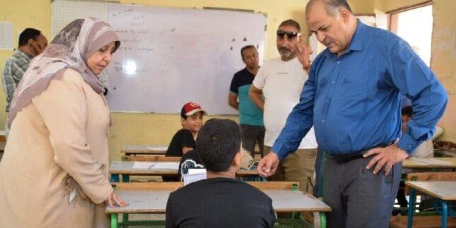 مدير تعليم بورسعيد يتابع انتظام امتحانات الدور الثاني لصفوف النقل - بلس 48