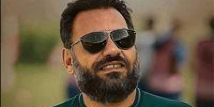 جون إدوارد يحضر  مراسم إجراء قرعة الدوري للموسم الجديد - بلس 48